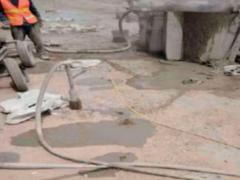 和龙水泥混凝土路面板底注浆技术 路面脱空注浆整治方案